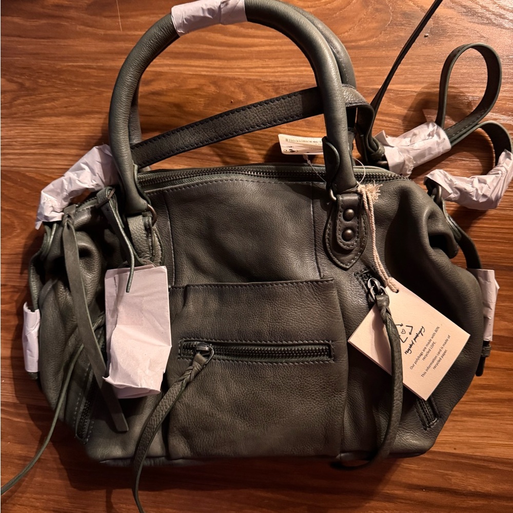 Free people baby Emerson leather purse (sage) NWT ♥️